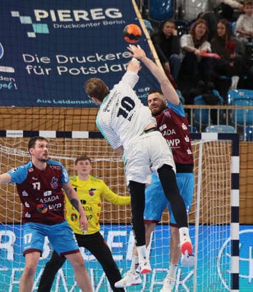 GER HBL2 Season 2025 2026 VfL Potsdam vs SG BBM Bietigheim, 21 12 25, MBS Arena, Potsdam p170, Frederik HÖLER 1 VfL Potsdam 1 , Tom WOLF SG BBM Bietigheim 10 , Markus MAHR 1 VfL Potsdam 6