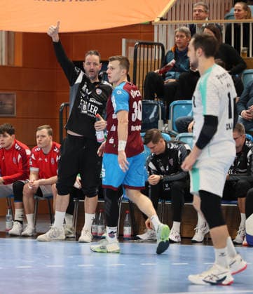 GER HBL2 Season 2025 2026 VfL Potsdam vs SG BBM Bietigheim, 21 12 25, MBS Arena, Potsdam Iker ROMERO SG BBM Bietigheim Coach with thumbs up on the sideline, Coaching