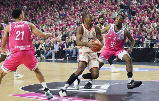 Isiaha Mike Bayern Muenchen 22 , GER, Baskets Bonn vs FC Bayern Muenchen, 1 Basketball Bundesliga, esayCredit BBL, Matchday 11, Season 2025 26, 21 12 2025 GER, Baskets Bonn vs FC Bayern Muenchen, 1 Basketball Bundesliga, esayCredit BBL, Matchday 11, Season 2025 26, 21 12 2025 Cologne Copyright: xEibner-Pressefoto JoergxNiebergax JNL