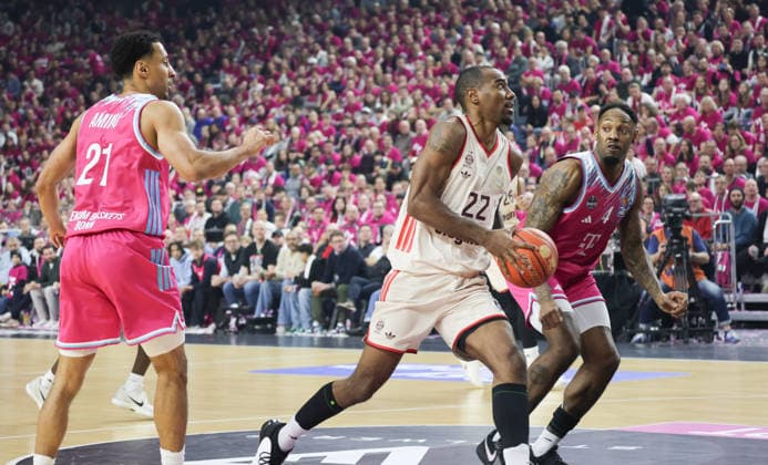 Isiaha Mike Bayern Muenchen 22 , GER, Baskets Bonn vs FC Bayern Muenchen, 1 Basketball Bundesliga, esayCredit BBL, Matchday 11, Season 2025 26, 21 12 2025 GER, Baskets Bonn vs FC Bayern Muenchen, 1 Basketball Bundesliga, esayCredit BBL, Matchday 11, Season 2025 26, 21 12 2025 Cologne Copyright: xEibner-Pressefoto JoergxNiebergax JNL