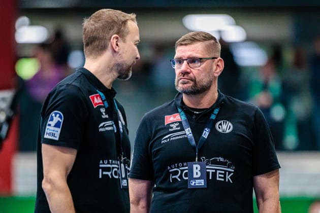 f l Evars Klesniks GWD Minden, Co Coach , Aaron Ziercke GWD Minden, Coach GER, GWD Minden vs Fuechse Berlin, Handball, 1 Bundesliga, Matchday 18, Season 2025 2026, 21 12 2025 GER, GWD Minden vs Fuechse Berlin, Handball, 1 Bundesliga, Matchday 18, Season 2025 2026, 21 12 2025 Luebbecke Copyright: xEibner-Pressefoto JanxRollingerx EP_JSK