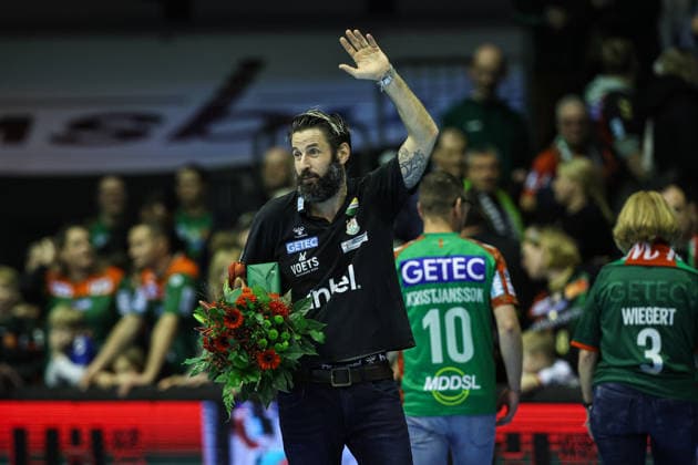 Coach Bennet Wiegert SC Magdeburg is celebrated after the game for a decade at SC Magdeburg Handball Bundesliga season 2025 2026 SC Magdeburg vs SC DHFK Leipzig at the GETEC Arena in Magdeburg Handball,Germany,21 12 2025