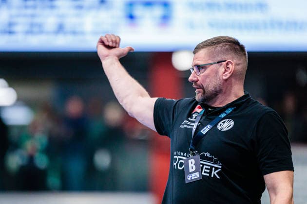 Aaron Ziercke GWD Minden, Coach gestures GER, GWD Minden vs Fuechse Berlin, Handball, 1 Bundesliga, Matchday 18, Season 2025 2026, 21 12 2025 GER, GWD Minden vs Fuechse Berlin, Handball, 1 Bundesliga, Matchday 18, Season 2025 2026, 21 12 2025 Luebbecke Copyright: xEibner-Pressefoto JanxRollingerx EP_JSK