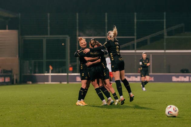 21 12 25, Women, Football, Google Pixel Womens Bundesliga, Season 2025 2026, RB Leipzig 1 FC Köln, 14 Matchday Team of 1 FC Köln Sandra Maria Jessen 6 1 FC Köln Celebrating the 0 1 victory after the end of the match Leipzig Training Center Cottaweg SN Germany