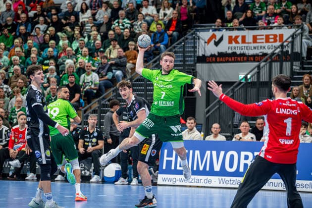 Handball Bundesliga HSG Wetzlar ThSV Eisenach, 21 12 25 Dominik Mappes HSG Wetzlar, 7 , Philipp Meyer ThSV Eisenach, 27 , Stephan Seitz ThSV Eisenach, 44 Matija Spikic ThSV Eisenach, 1 Handball Bundesliga HSG Wetzlar ThSV Eisenach Wetzlar, 21 12 25 Copyright: xBEAUTIFULxSPORTS Roeczeyx