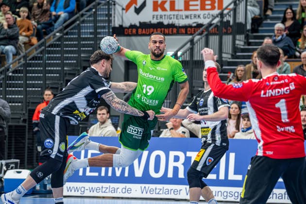 Handball Bundesliga HSG Wetzlar ThSV Eisenach, 21 12 25 Philipp Ahouansou HSG Wetzlar, 19 , Tillman Leu ThSV Eisenach, 99 , Justin Kurch ThSV Eisenach, 52 Matija Spikic ThSV Eisenach, 1 Handball Bundesliga HSG Wetzlar ThSV Eisenach Wetzlar, 21 12 25 Copyright: xBEAUTIFULxSPORTS Roeczeyx