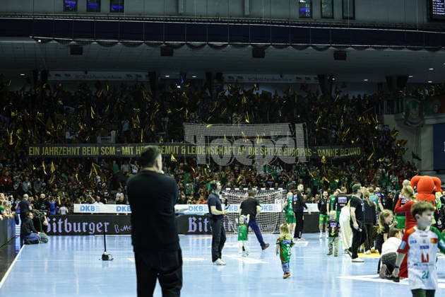 Coach Bennet Wiegert SC Magdeburg is celebrated after the game for a decade at SC Magdeburg Handball Bundesliga season 2025 2026 SC Magdeburg vs SC DHFK Leipzig at the GETEC Arena in Magdeburg Handball,Germany,21 12 2025