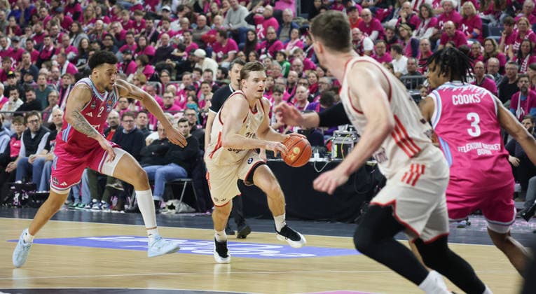 Justus Hollatz Bayern Muenchen 21 , GER, Baskets Bonn vs FC Bayern Muenchen, 1 Basketball Bundesliga, esayCredit BBL, Matchday 11, Season 2025 26, 21 12 2025 GER, Baskets Bonn vs FC Bayern Muenchen, 1 Basketball Bundesliga, esayCredit BBL, Matchday 11, Season 2025 26, 21 12 2025 Cologne Copyright: xEibner-Pressefoto JoergxNiebergax JNL