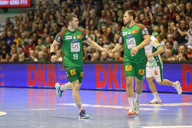 21 12 2025, xgox, Handball Daikin HBL SC Magdeburg SC DHfK Leipzig emspor, v l Elvar Oern Jonsson Magdeburg, 19 , Albin Lagergren Magdeburg, 21 Jubel, Torjubel, jubelt über das Tor, celebrate the goal, celebration Magdeburg