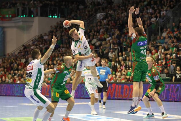 21 12 2025, xgox, Handball Daikin HBL SC Magdeburg SC DHfK Leipzig emspor, v l Franz Semper Leipzig, 32 throws goal, Torschuetze, scores goal, Treffer, scores the goal Magdeburg