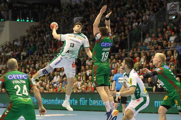 21 12 2025, xgox, Handball Daikin HBL SC Magdeburg SC DHfK Leipzig emspor, v l Matej Klima Leipzig, 13 throws goal, goal scorer, scores goal, scores the goal Magdeburg