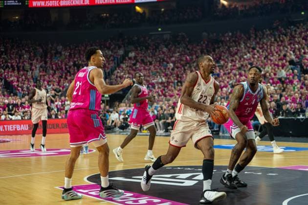 Joel Aminu, Shooting Guard, Telekom Baskets Bonn 21 , Isiaha Mike, Forward, FC Bayern Basketball 22 , Jeff Garrett Jr , Power Forward , Telekom Baskets Bonn 4 , , Telekom Baskets Bonn vs FC Bayern Basketball, Basketball, Basketball, BBL, 31 Matchday, 21 12 2025 Cologne North Rhine-Westphalia Germany Copyright: xkolbert-press MartinxWdziecznyx