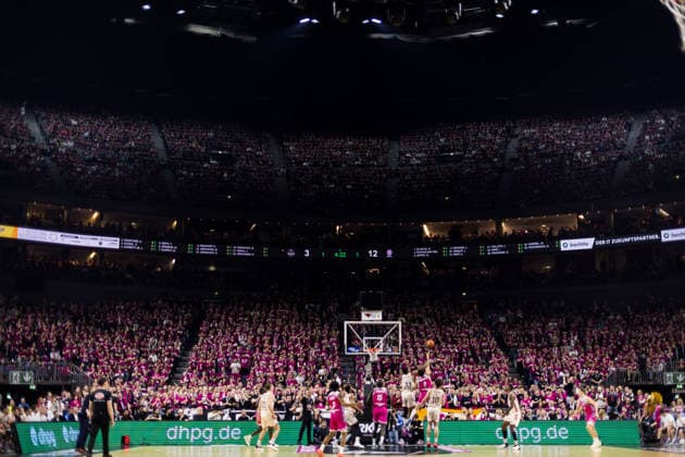 easyCredit Basketball Bundesliga Telekom Baskets Bonn FC Bayern Munich 21 12 2025 Sold-out crowd in the LANXESSarena easyCredit Basketball Bundesliga Telekom Baskets Bonn FC Bayern Munich, Cologne, LANXESSarena on 21 12 2025 Copyright: xBEAUTIFULxSPORTS Wunderlx