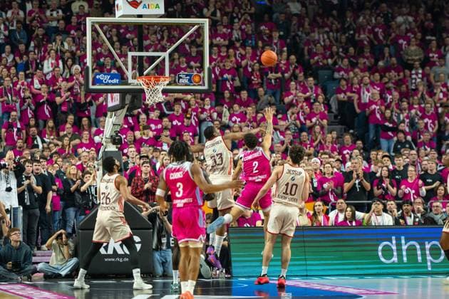 Zachery Cooks, Point Guard, Telekom Baskets Bonn 3 , Alijah Comithier, Small Forward , Telekom Baskets Bonn 2 , Justinian Jessup, Shooting Guard, FC Bayern Basketball 10 , David McCormack, Center, FC Bayern Basketball 33 , , Telekom Baskets Bonn vs FC Bayern Basketball, Basketball, BBL, 31 Matchday, 21 12 2025 Cologne North Rhine-Westphalia Germany Copyright: xkolbert-press MartinxWdziecznyx