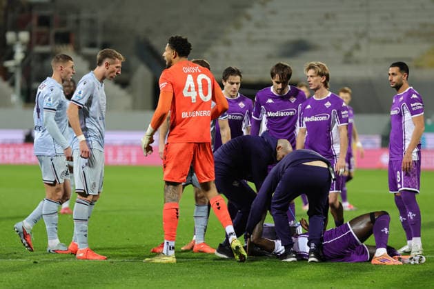 ACF Fiorentina v Udinese Calcio - Campionato Serie A Moise Kean of ACF Fiorentina lies on the ground during the Italian Serie A football match between ACF Fiorentina and Udinese Calcio ,on December 21 ,2025 at the Artemio-Franchi stadium in Florence. Firenze FI Italy  Copyright: xAndreaxMartinix originalFilename:martini-acffiore251221_npmFn.jpg
