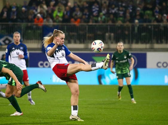 Germany Womens Bundesliga 2025 26, 14 Matchday VfL Wolfsburg VS Hamburger SV AOK Stadion Wolfsburg Svea Stoldt Hamburger SV Women, 8 Copyright: xAymanxAlahmedx