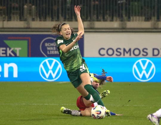 Germany Womens Bundesliga 2025 26, 14 Matchday VfL Wolfsburg VS Hamburger SV AOK Stadion Wolfsburg Joelle Wedemeyer VfL Wolfsburg Women, 24 Copyright: xAymanxAlahmedx