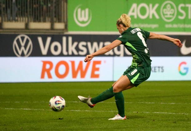 Germany Womens Bundesliga 2025 26, 14 Matchday VfL Wolfsburg VS Hamburger SV AOK Stadion Wolfsburg Lena Lattwein VfL Wolfsburg Women, 8 Copyright: xAymanxAlahmedx