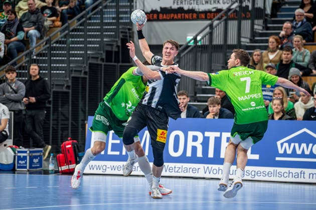 Handball Bundesliga HSG Wetzlar ThSV Eisenach, 21 12 25 Oskar Joelsson ThSV Eisenach, 3 , Dominik Mappes HSG Wetzlar, 7 , Jona Schoch HSG Wetzlar, 22 Handball Bundesliga HSG Wetzlar ThSV Eisenach Wetzlar, 21 12 25 Copyright: xBEAUTIFULxSPORTS Roeczeyx