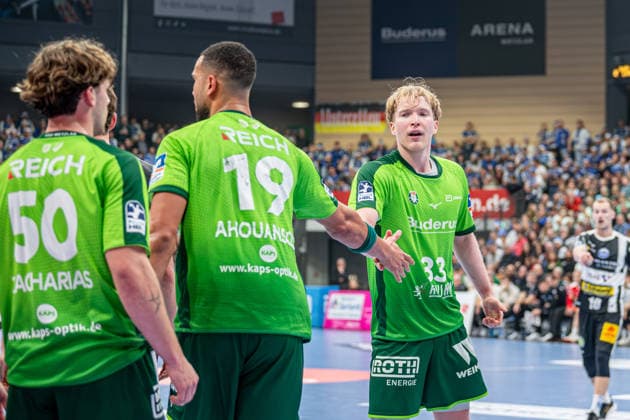Handball Bundesliga HSG Wetzlar ThSV Eisenach, 21 12 25 Georg Löwen HSG Wetzlar, 33 , Philipp Ahouansou HSG Wetzlar, 19 Handball Bundesliga HSG Wetzlar ThSV Eisenach Wetzlar, 21 12 25 Copyright: xBEAUTIFULxSPORTS Roeczeyx