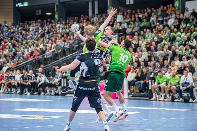 Handball Bundesliga HSG Wetzlar ThSV Eisenach, 21 12 25 Fynn Hangstein ThSV Eisenach, 10 , Tillman Leu ThSV Eisenach, 99 , Georg Löwen HSG Wetzlar, 33 , Jona Schoch HSG Wetzlar, 22 Handball Bundesliga HSG Wetzlar ThSV Eisenach Wetzlar, 21 12 25 Copyright: xBEAUTIFULxSPORTS Roeczeyx
