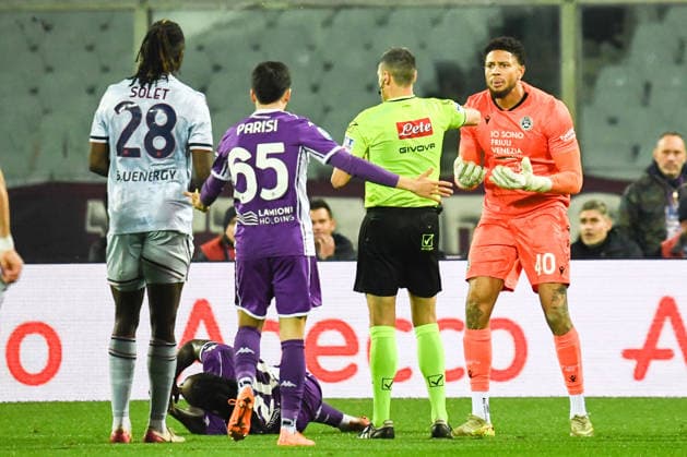 the expulsion of during ACF Fiorentina vs Udinese Calcio, Italian soccer Serie A match in Florence, Italy, December 21 2025  Copyright: xFabioxFagiolini IPAxSportx xipa-agency.netx xx IPA_69389393 IPA_Agency_IPA69389393
