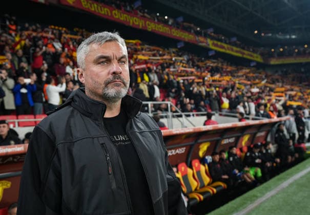 Goztepe v Samsunspor - Turkish Super Lig IZMIR, TURKIYE - DECEMBER 21: Head coach Thomas Reis of Samsunspor follows the Turkish Super Lig week 17 football match between Goztepe and Samsunspor at the Gursel Aksel Stadium in Izmir, Turkiye on December 21, 2025. Mahmut Serdar Alakus Anadolu Izmir Turkey. Editorial use only. Please get in touch for any other usage.  Copyright: x2025xAnadoluxMahmutxSerdarxAlakusx