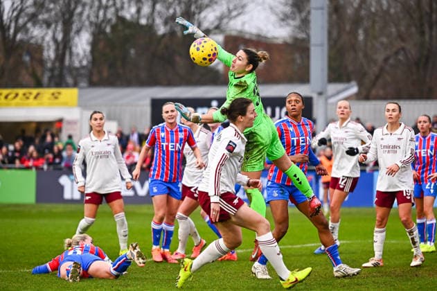 Shae Yanez of Crystal Palace in action during the Subway Women s League Cup Quarter Final match between Crystal Palace and Arsenal at VBS Community Stadium on December 21, 2025 in Sutton, England. Copyright: xYaroslavxDunkax xSPPx Sportspressphoto_SPR76017