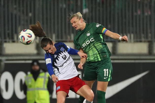 VfL HSV, BL Frauen Wolfsburg, 21 12 2025, FUßBALL VfL Wolfsburg vs Hamburger SV, Google Pixel Frauen Bundesliga, Saison 2025 26 Emilia Hirche HSV , Alexandra Popp VfL Wolfsburg Wolfsburg