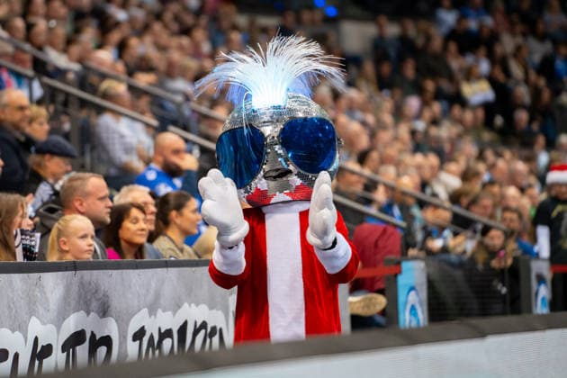 Handball I Men I Season 2025 2026 I Bundesliga I 18 Matchday I TVB Stuttgart VfL Gummersbach I 21 12 2025 Johnny Blue Mascot, TVB Stuttgart in Christmas Outfit Stuttgart Porsche Arena Baden Württemberg Germany Copyright: xLobeca MaxxPetershansx