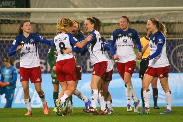 21 12 2025, xgrfx, Soccer Google Pixel Women Bundesliga, VfL Wolfsburg Hamburger SV v l Tor, Svea Stoldt Hamburger SV DFL DFB REGULATIONS PROHIBIT ANY USE OF PHOTOGRAPHS as IMAGE SEQUENCES and or QUASI VIDEO Wolfsburg