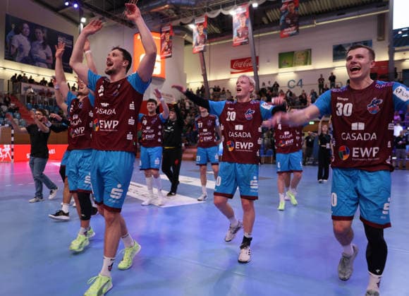 GER HBL2 Season 2025 2026 VfL Potsdam vs SG BBM Bietigheim, 21 12 25, MBS Arena, Potsdam Cheers over the home win, 1 VfL celebrates exuberantly, Emotion