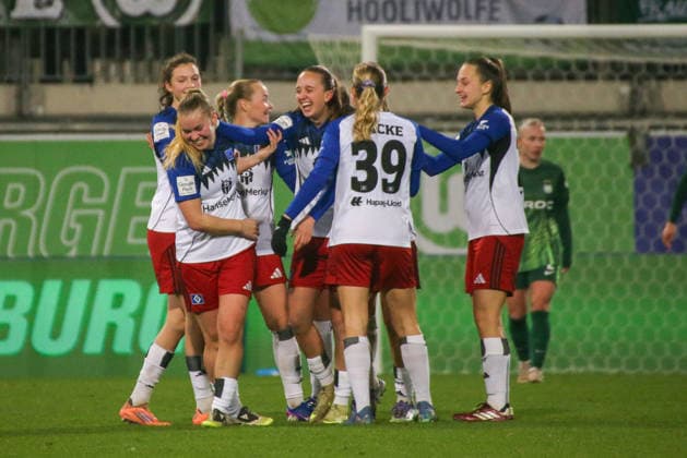 21 12 2025, xgrfx, Soccer Google Pixel Women Bundesliga, VfL Wolfsburg Hamburger SV v l Tor, Svea Stoldt Hamburger SV DFL DFB REGULATIONS PROHIBIT ANY USE OF PHOTOGRAPHS as IMAGE SEQUENCES and or QUASI VIDEO Wolfsburg