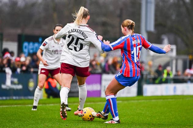 Stina Blackstenius of Arsenal in action during the Subway Women s League Cup Quarter Final match between Crystal Palace and Arsenal at VBS Community Stadium on December 21, 2025 in Sutton, England. Copyright: xYaroslavxDunkax xSPPx Sportspressphoto_SPR76034