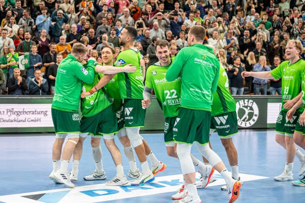 Handball Bundesliga HSG Wetzlar ThSV Eisenach, 21 12 25 Jona Schoch HSG Wetzlar, 22 , Philipp Ahouansou HSG Wetzlar, 19 , Tizian Weimer HSG Wetzlar, 24 Handball Bundesliga HSG Wetzlar ThSV Eisenach Wetzlar, 21 12 25 Copyright: xBEAUTIFULxSPORTS Roeczeyx