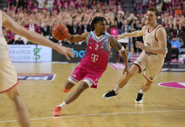 Zach Cooks Bonn on the ball against Justus Hollatz Bayern , Telekom Baskets Bonn vs Bayern Munich, easyCredit BBL, Matchday 31, Bonn, 21 12 2025