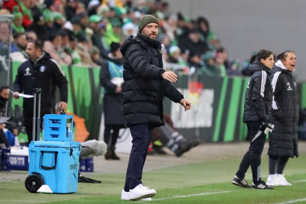 VfL HSV, BL Frauen Wolfsburg, 21 12 2025, FUßBALL VfL Wolfsburg vs Hamburger SV, Google Pixel Frauen Bundesliga, Saison 2025 26 Head Coach Stephan Lerch VfL Wolfsburg Wolfsburg