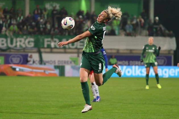 VfL HSV, BL Frauen Wolfsburg, 21 12 2025, FUßBALL VfL Wolfsburg vs Hamburger SV, Google Pixel Frauen Bundesliga, Saison 2025 26 Lena Lattwein VfL Wolfsburg Wolfsburg