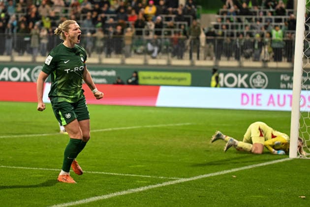 Soccer I Women I Season 2025 2026 I Bundesliga I 14 Matchday I VfL Wolfsburg Hamburger SV I 21 12 2025 Goal celebration Alexandra Popp 11, VfL Wolfsburg Crop, close-up, portrait, portrait, single photo, single image, body Wolfsburg AOK Stadium Lower Saxony Germany Copyright: xLobeca InesxHähnelx