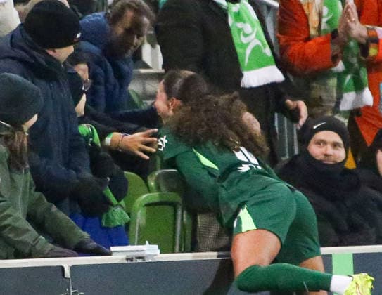 Germany Womens Bundesliga 2025 26, 14 Matchday VfL Wolfsburg VS Hamburger SV AOK Stadion Wolfsburg Goal celebration Kessya Bussy VfL Wolfsburg Women, 19 Copyright: xAymanxAlahmedx