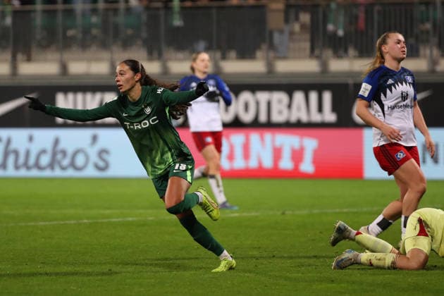 VfL HSV, BL Frauen Wolfsburg, 21 12 2025, FUßBALL VfL Wolfsburg vs Hamburger SV, Google Pixel Frauen Bundesliga, Saison 2025 26 Kessya Bussy VfL Wolfsburg cheers after her goal for 3 1 Wolfsburg
