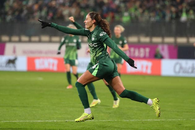 VfL HSV, BL Frauen Wolfsburg, 21 12 2025, FUßBALL VfL Wolfsburg vs Hamburger SV, Google Pixel Frauen Bundesliga, Saison 2025 26 Kessya Bussy VfL Wolfsburg cheers after her goal for 3 1 Wolfsburg