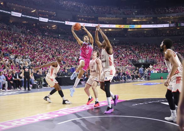 Alijah Comithier Telekom Baskets Bonn vs FC Bayern Munich Basketball Record match in front of over 19,000 spectators in the Lanxess Arena Kölnarena, Koelnarena 31 Speiltag Saison 2025 26