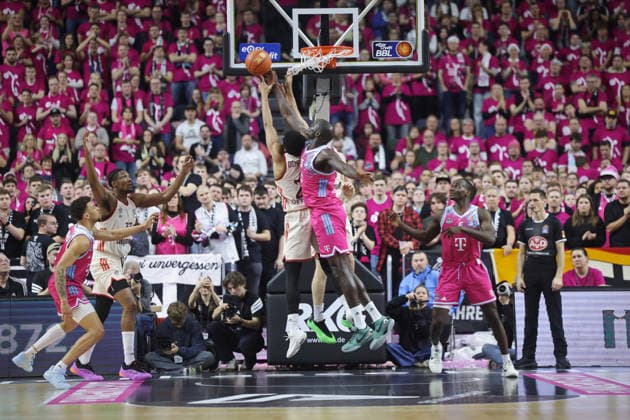 Telekom Baskets Bonn vs FC Bayern Munich Basketball Record match in front of over 19,000 spectators in the Lanxess Arena Kölnarena, Koelnarena 31 Speiltag Saison 2025 26