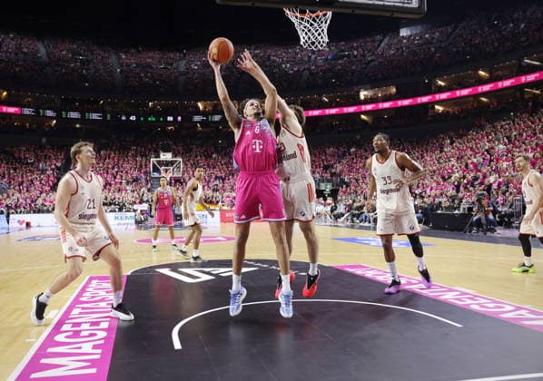 Michael Kessens Telekom Baskets Bonn vs FC Bayern Munich Basketball Record game in front of over 19,000 spectators in the Lanxess Arena Kölnarena, Koelnarena 31 Speiltag Saison 2025 26