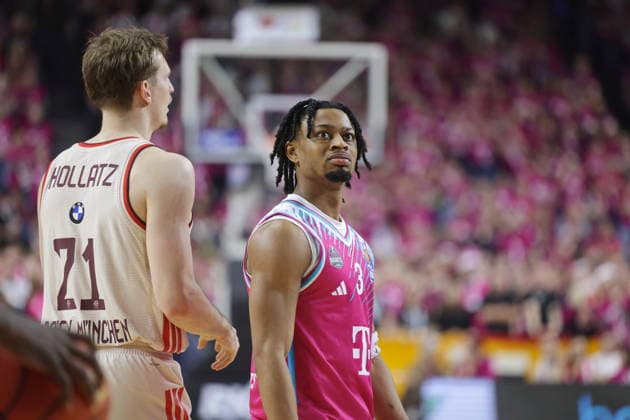 Zachery Cooks Telekom Baskets Bonn vs FC Bayern Munich Basketball Record match in front of over 19,000 spectators in the Lanxess Arena Kölnarena, Koelnarena 31 Speiltag Saison 2025 26