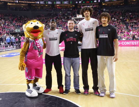 3-point shootout Telekom Baskets Bonn vs FC Bayern Munich Basketball Record game in front of over 19,000 spectators in the Lanxess Arena Kölnarena, Koelnarena 31 Speiltag Saison 2025 26