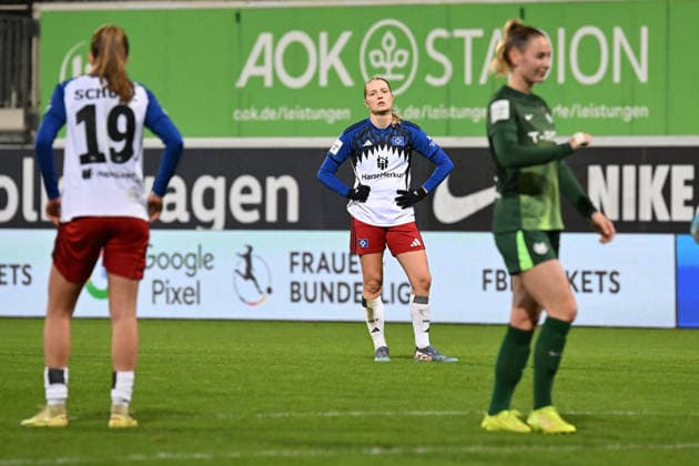 Soccer I Women I Season 2025 2026 I Bundesliga I Matchday 14 I VfL Wolfsburg Hamburger SV I 21 12 2025 Disappointment at defeat for Victoria Schulz 19, Hamburger SV and Nina Räcke 39, Hamburger SV Wolfsburg AOK Stadium Lower Saxony Germany Copyright: xLobeca InesxHähnelx