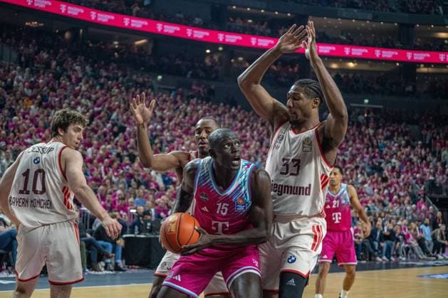 Game action with David McCormack 33 FC Bayern Basketball , Isiaha Mike 22 FC Bayern Basketball , Justinian Jessup 10 FC Bayern Basketball , Kur Jongkuch 15 Telekom Baskets Bonn and Joel Aminu 21 Telekom Baskets Bonn Game action with David McCormack 33 FC Bayern Basketball and Kur Jongkuch 15 Telekom Baskets Bonn Copyright: xFeyzullahxGökalpx