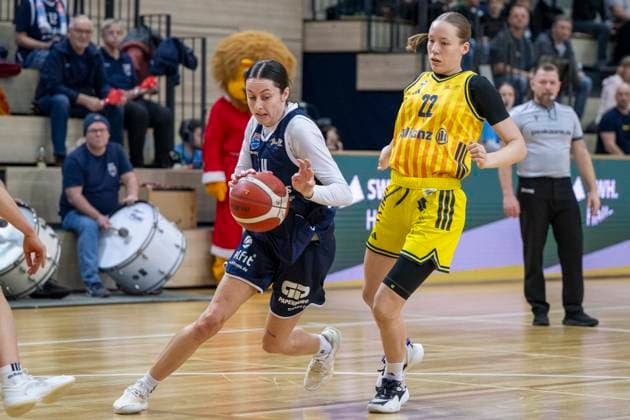 Toyota DBBL 2025 2026 Syntainics MBC vs Alba Berlin Halle Saale, Germany December 21, 2025 In the picture from left Katelyn Shumate Halle and Rosalie Esser Berlin Halle Saale swh Arena Sachsen Anhalt Germany